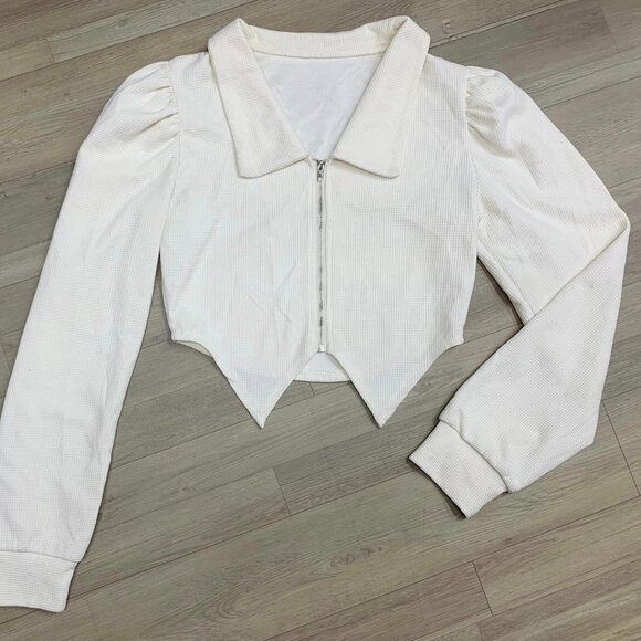 Feminine Cream Ribbed Cropped Top with Zipper